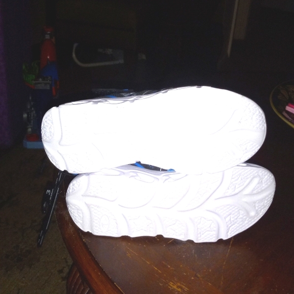 LIGHT-UP SNEAKERS NEW - Picture 8 of 10